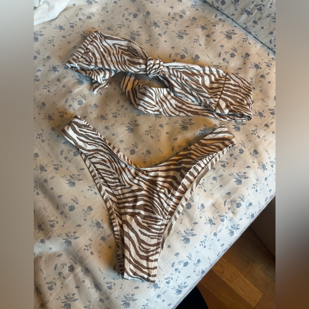 Strapless zebra print bikini